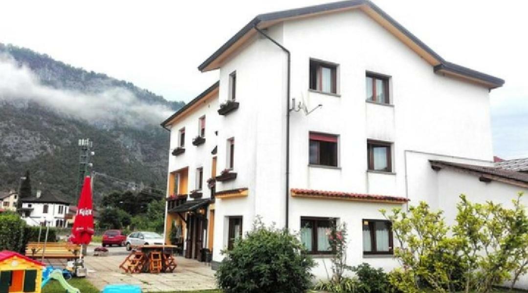 Albergo Alla Pineta Villa Santina エクステリア 写真